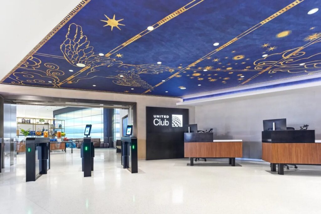 United-Club-Airport-scaled-e1742825024826.jpg