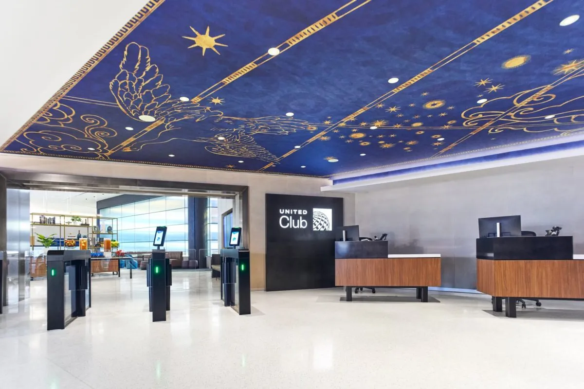 United-Club-Airport-scaled-e1742825024826.jpg
