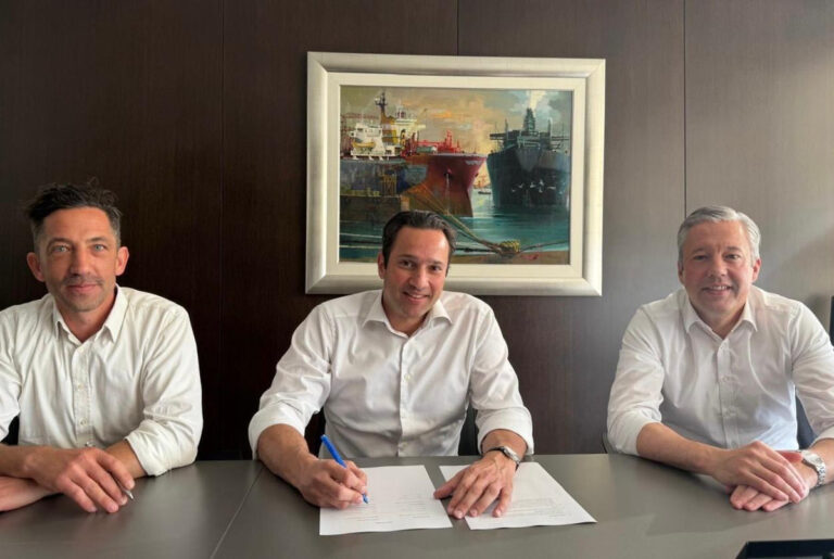 dMb-Greece-Contract-Sign.jpg